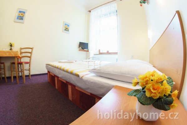 HOLIDAY HOME - hotel, pension